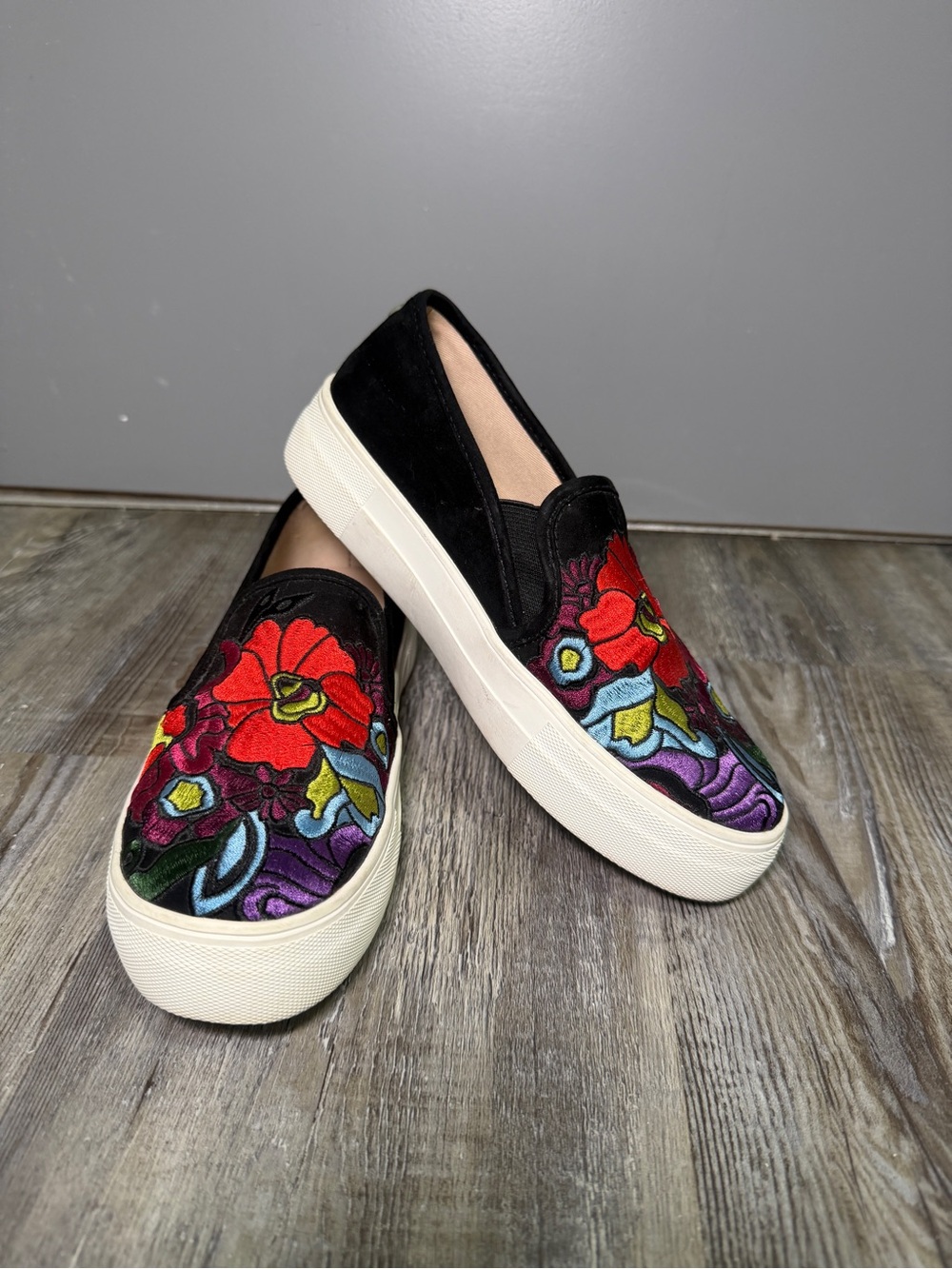 Steve Madden Black Slip-On Mules with Multicolor Floral Embroidery